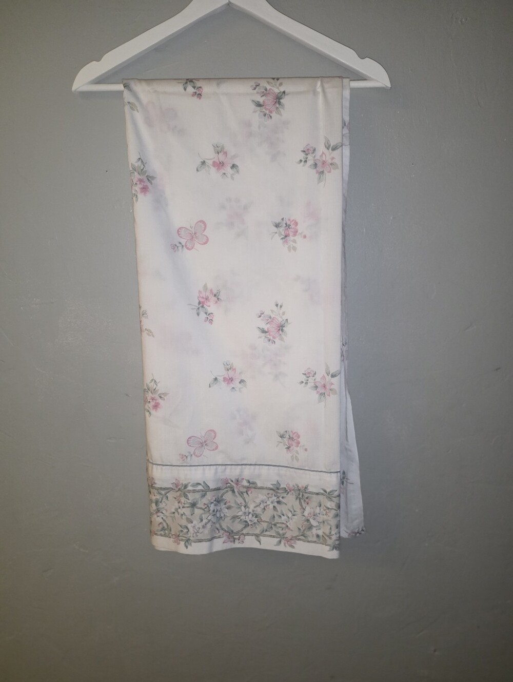 Vintage 1960s 1970s Lady Pepperell White Floral Butterfly Queen Flat Sheet
